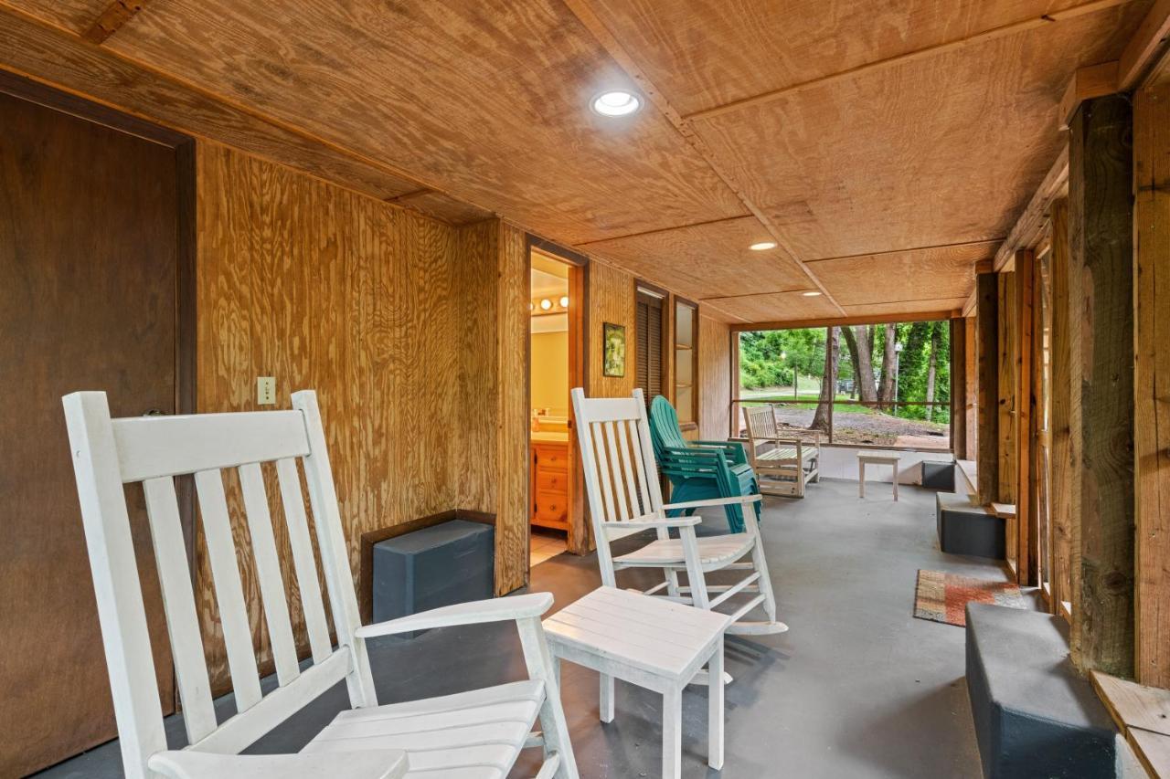 2 Bed 1 Bath Vacation Home In Whittier エクステリア 写真